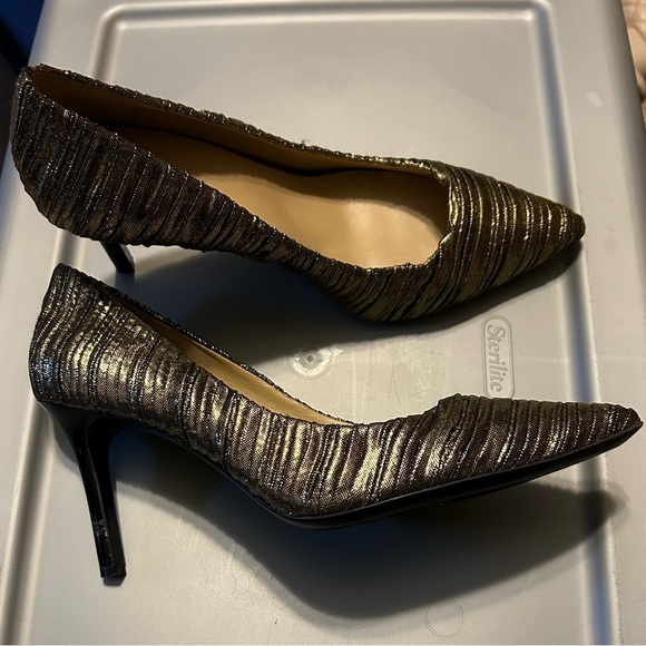 Naturalizer Anna‎ Gold Pleated High Heels Womens Size 11 Wide 3.5 inch heel - Picture 2 of 6